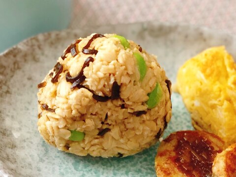 塩昆布と枝豆のおにぎり♩オートミールに置き換えて☆